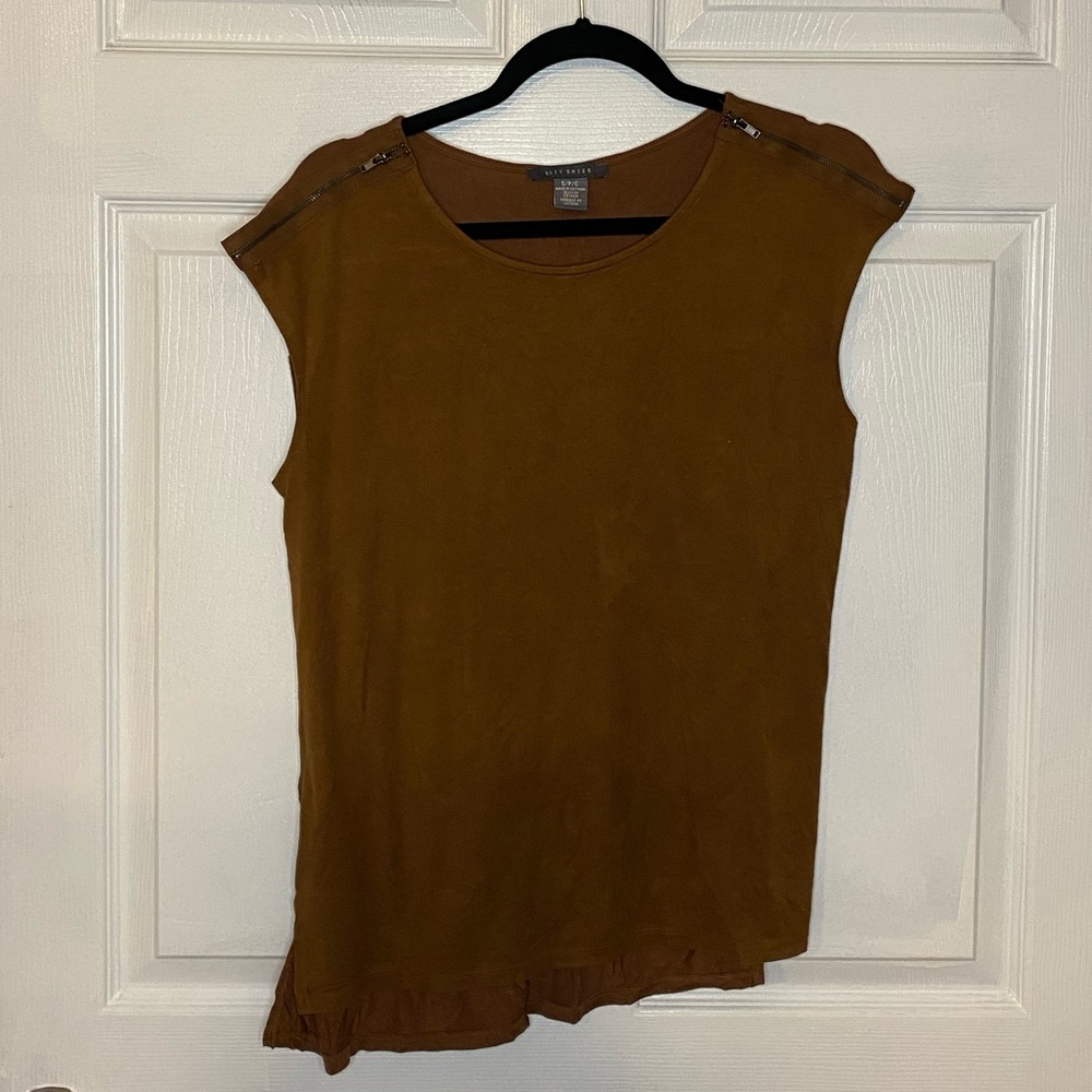 🌺 4 for $25 Suzy Sheir Brown Top